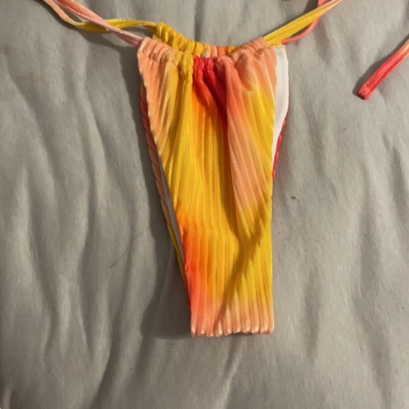 Colorful bikini - Picture 4 of 4